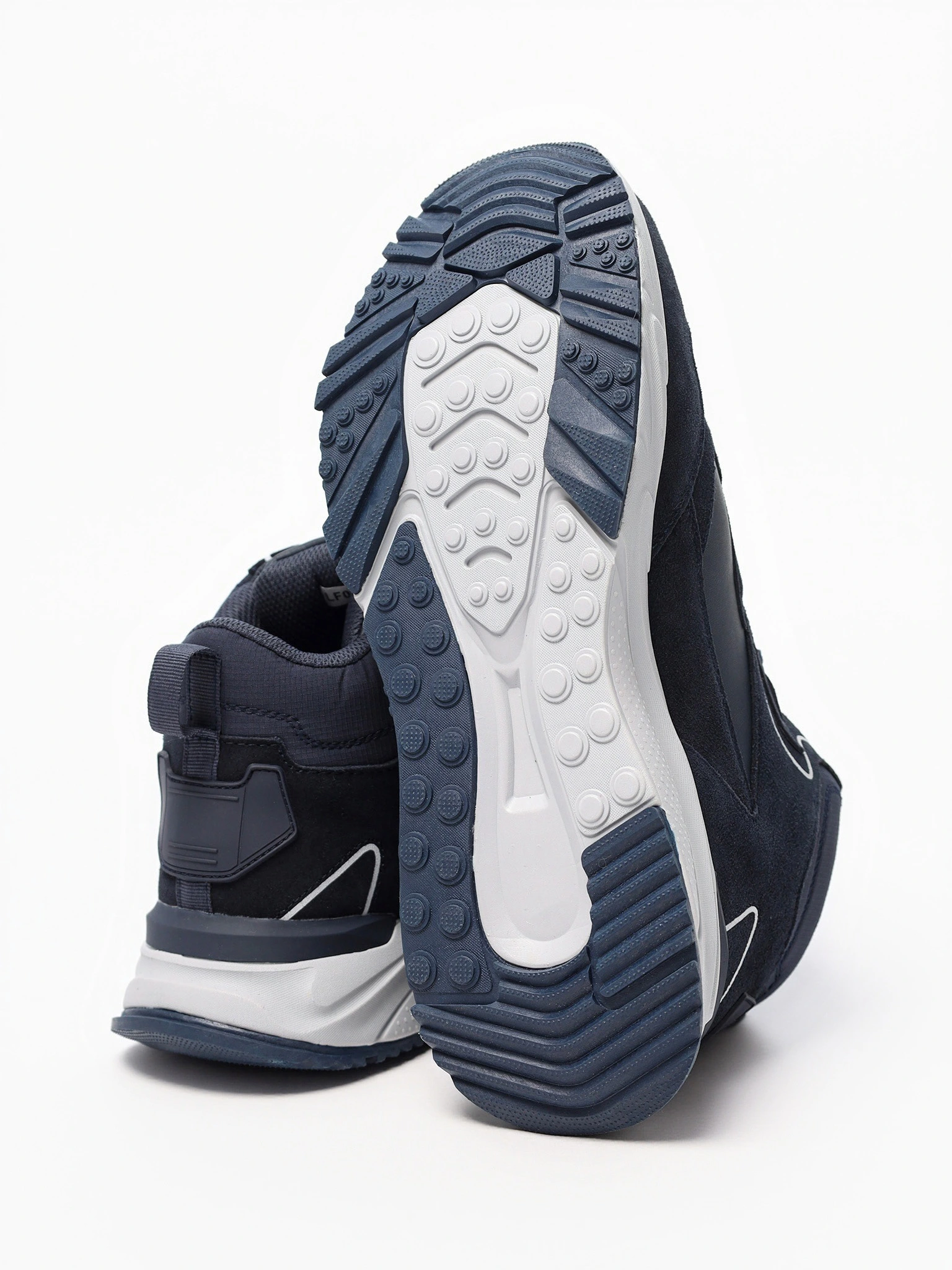 Кроссовки синего цвета комбинированные на средней подошве